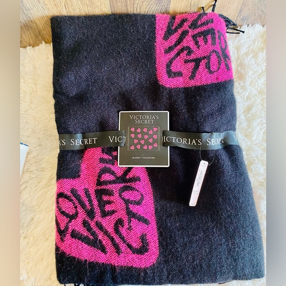 Victoria's Secret Other - Victoria’s Secret NWT throw